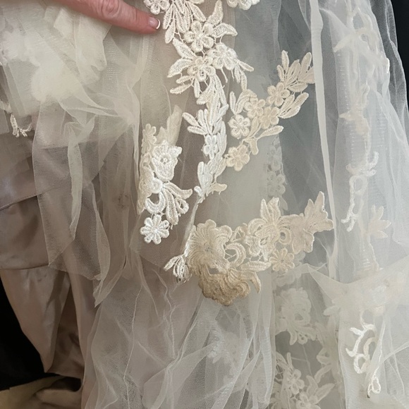 Maggie Sottero Lucinda wedding gown size 6 - Picture 8 of 9